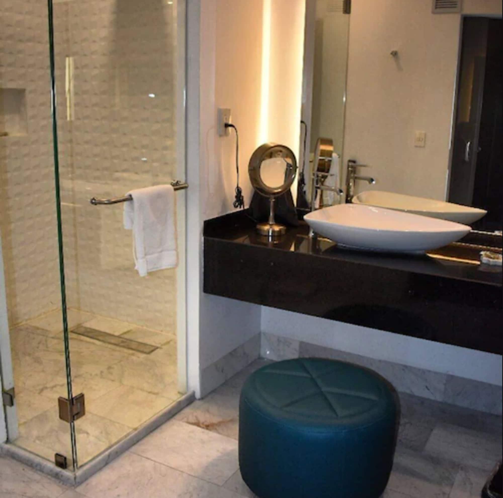Baruk Guadalajara Hotel De Autor Exterior photo A bathroom in a hotel